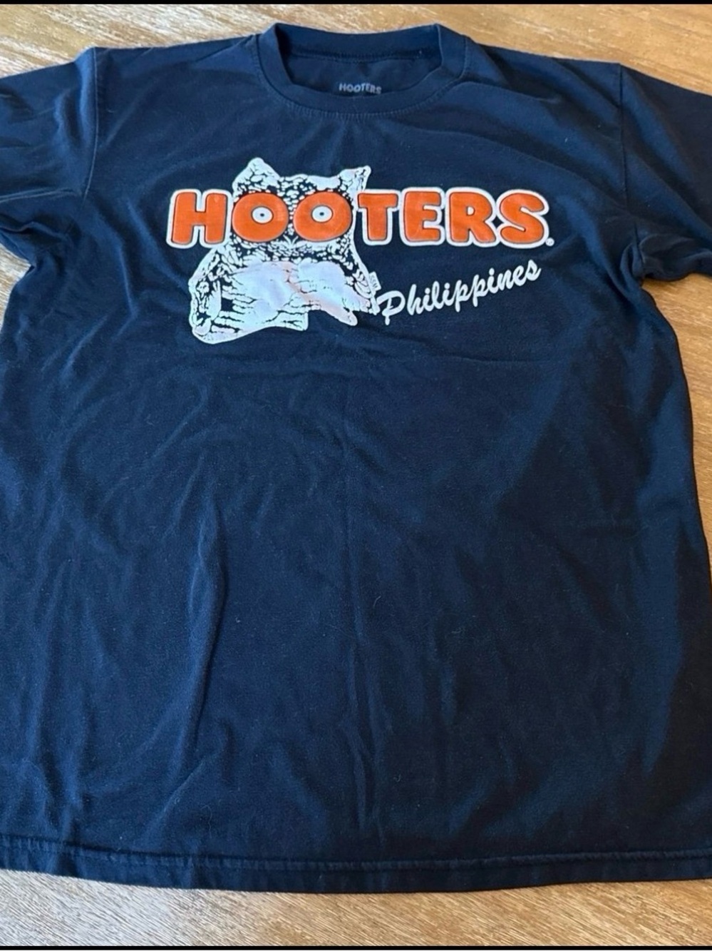 Hooters Philippines black men’s size XL